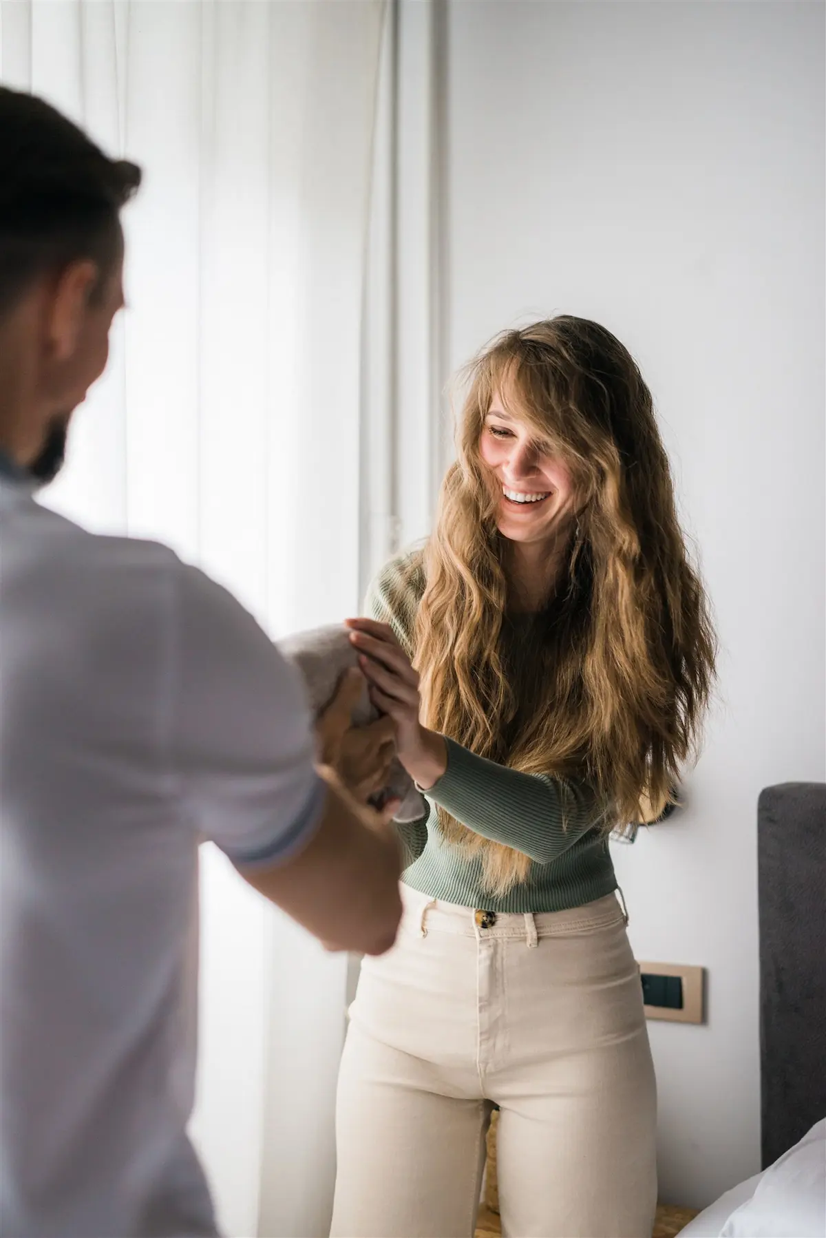 Petra Pupić working with a client during home decluttering and organization in Zagreb