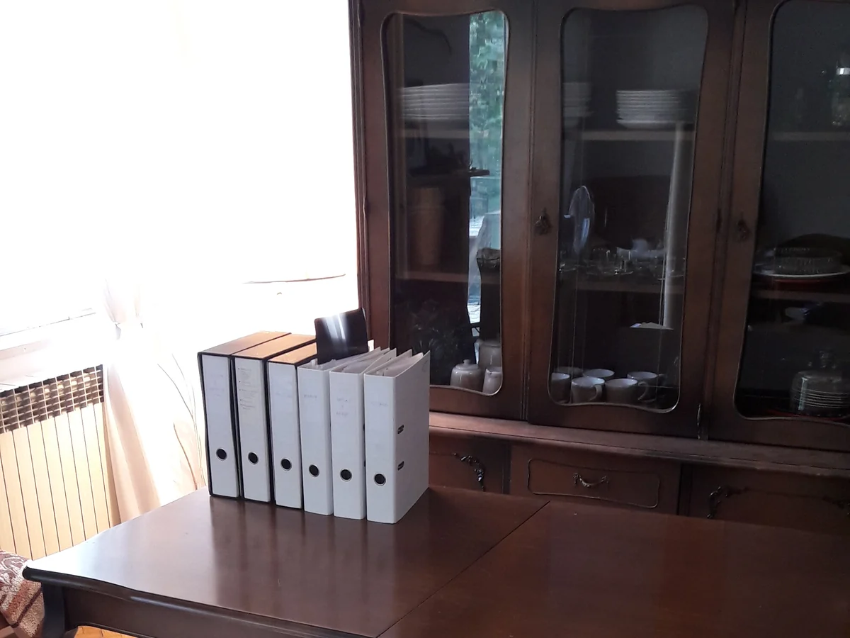 The same table after sorting — six binders and a clear surface