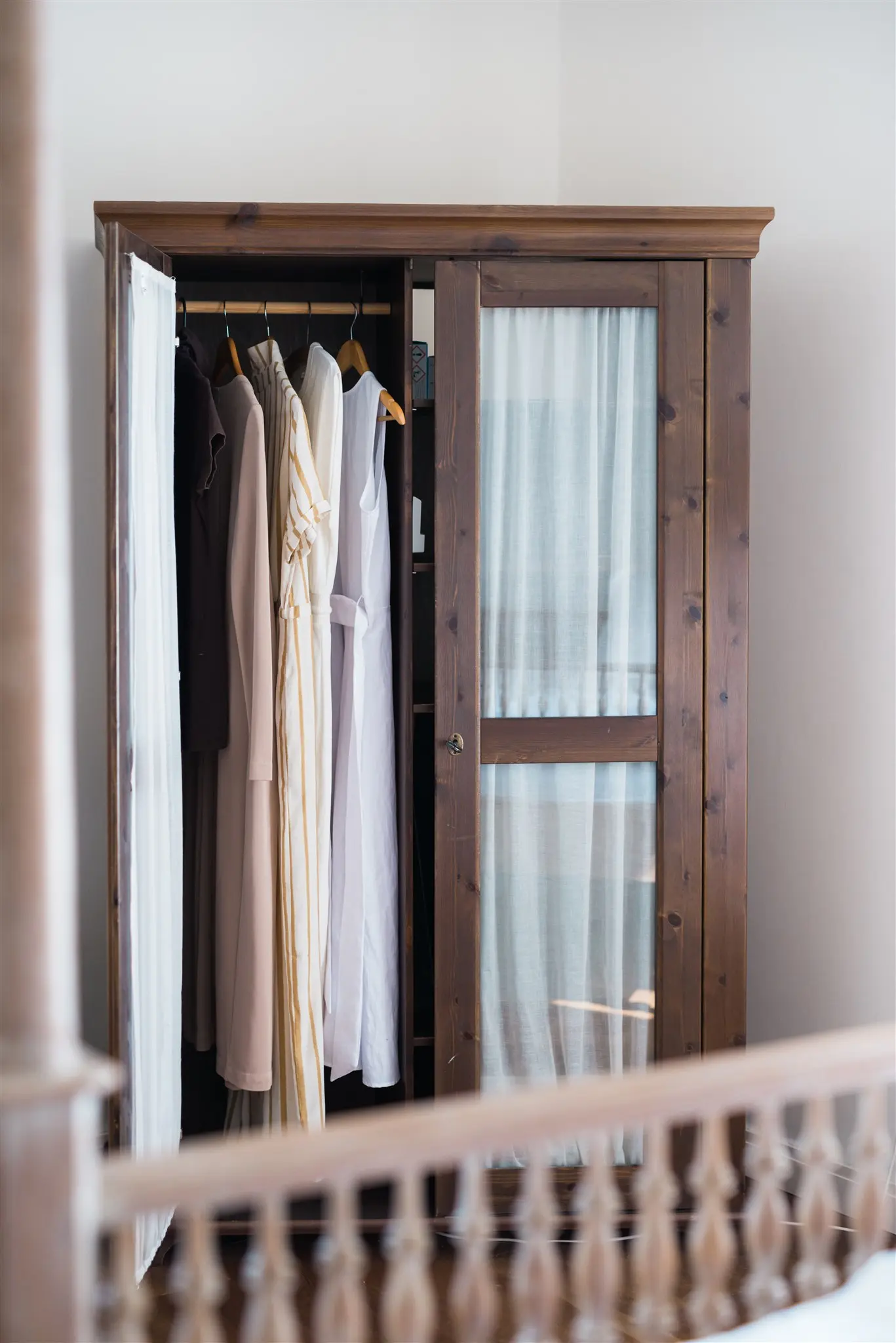 Wardrobe organization and clothing decluttering using the KonMari method in Zagreb