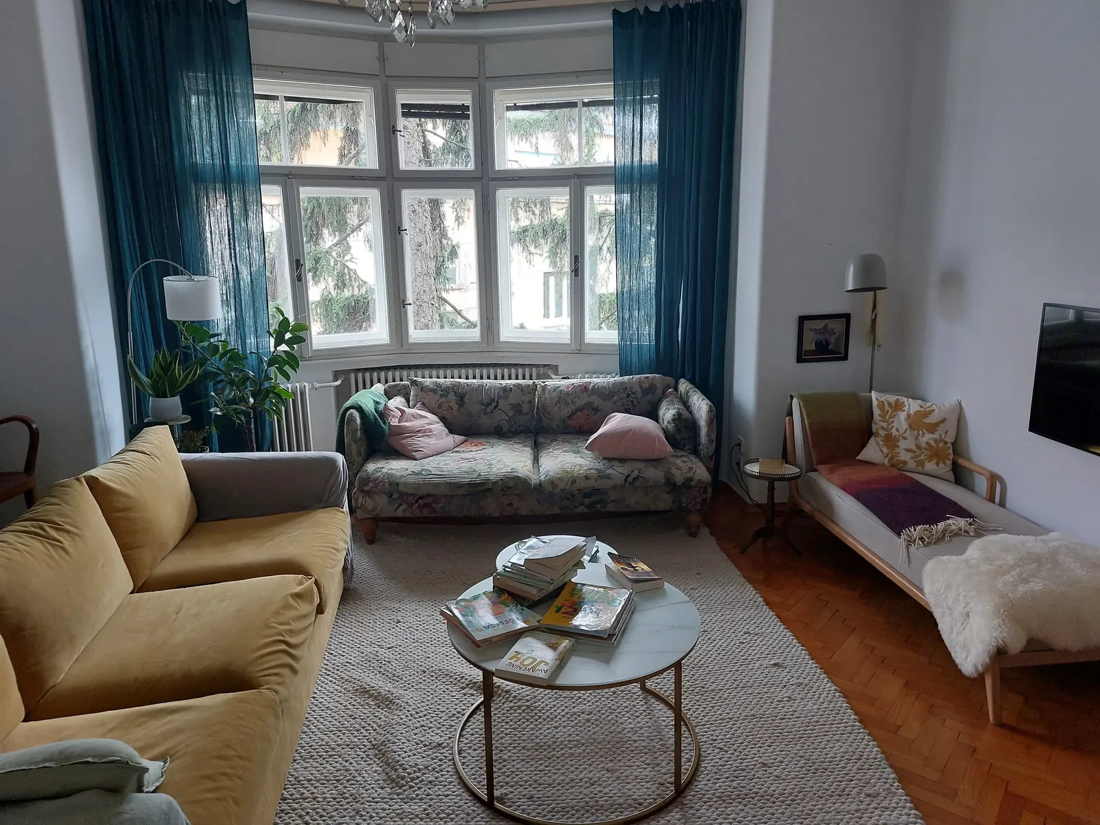 Furnished and organized living room after a relocation in Zagreb