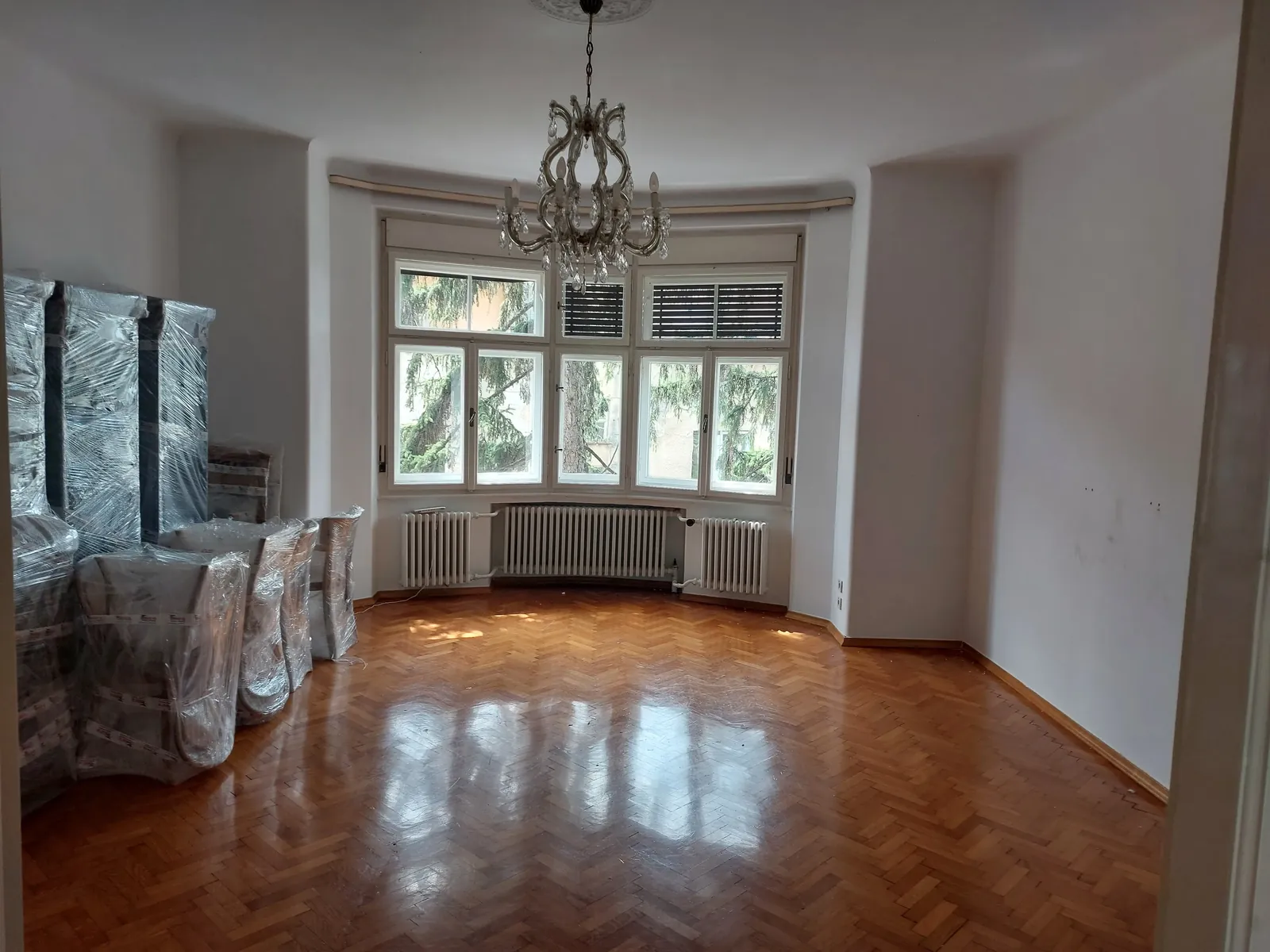 Empty room after a move, ready for a fresh start — downsizing support in Zagreb