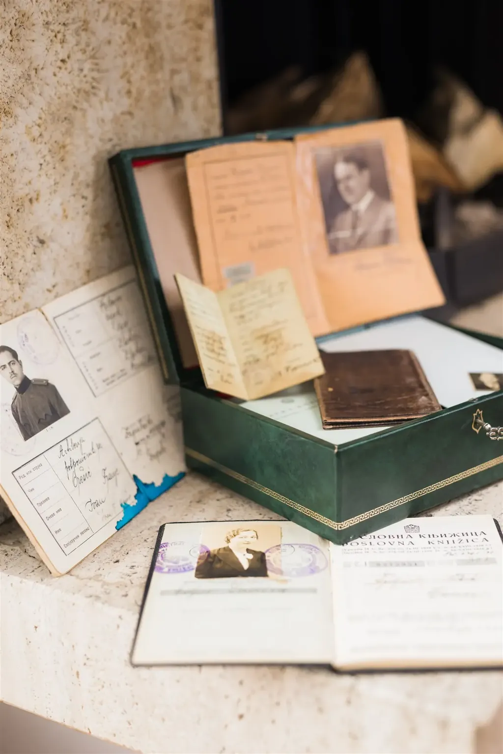 Old photographs, documents and a green keepsake box — the workshop on sentimental items through the KonMari® method