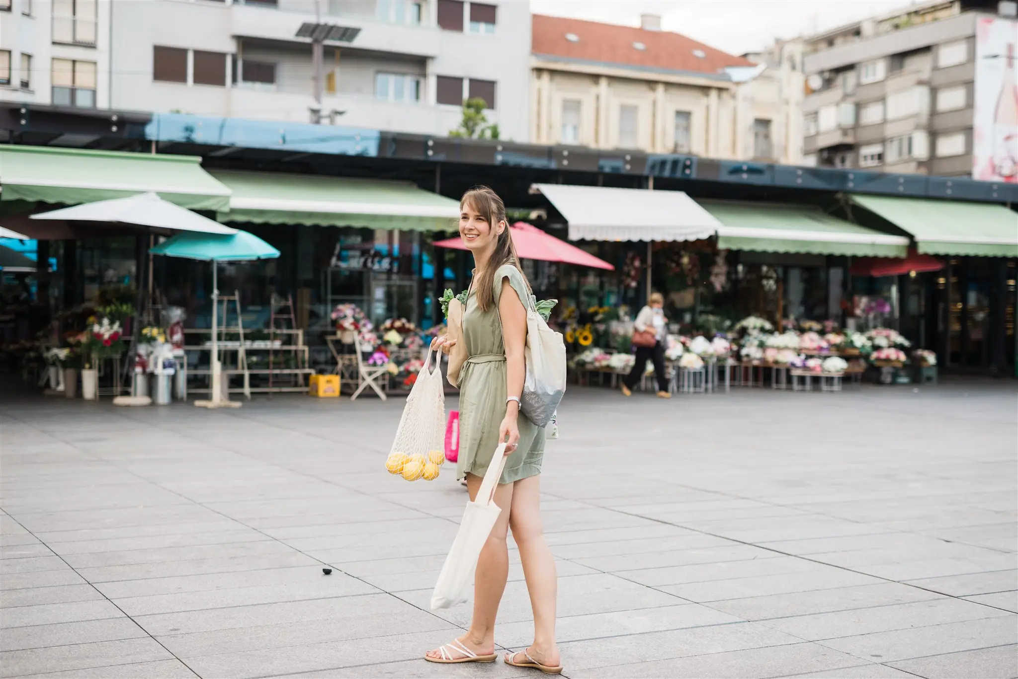 Walking across Dolac market square in Zagreb with a mesh bag of lemons — everyday low waste habits